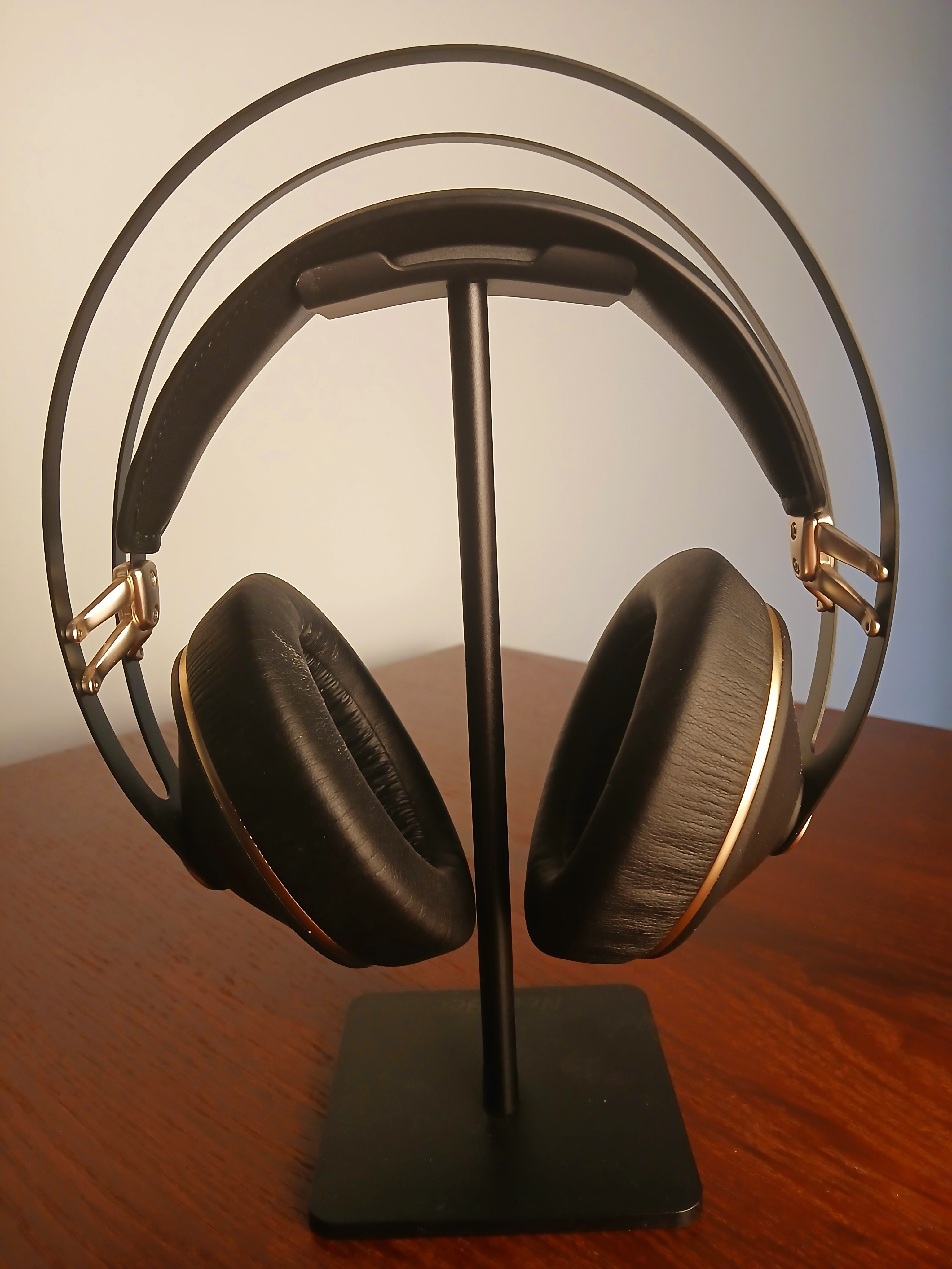 Meze 99 Neo headphones