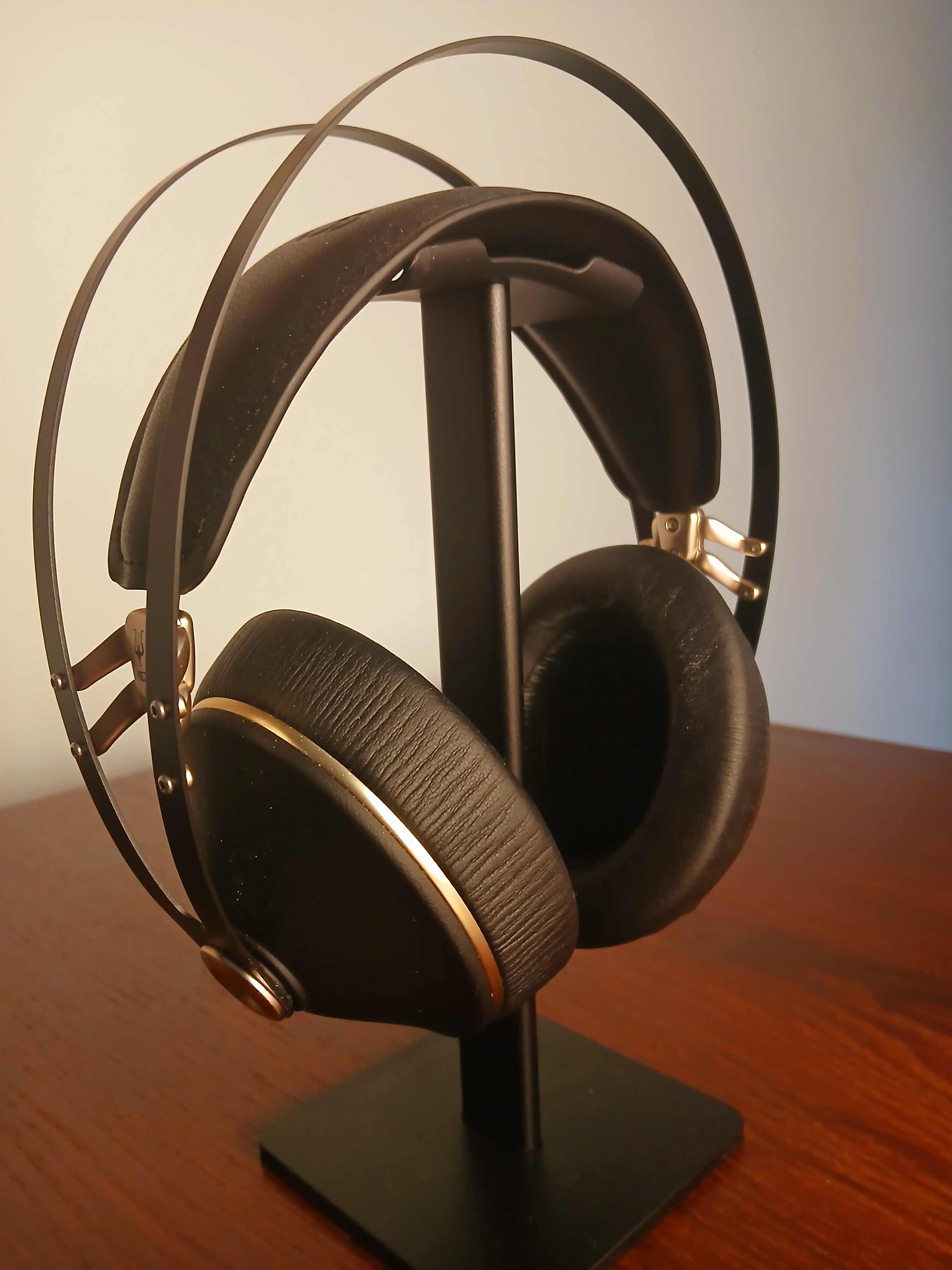 Meze 99 Neo headphones