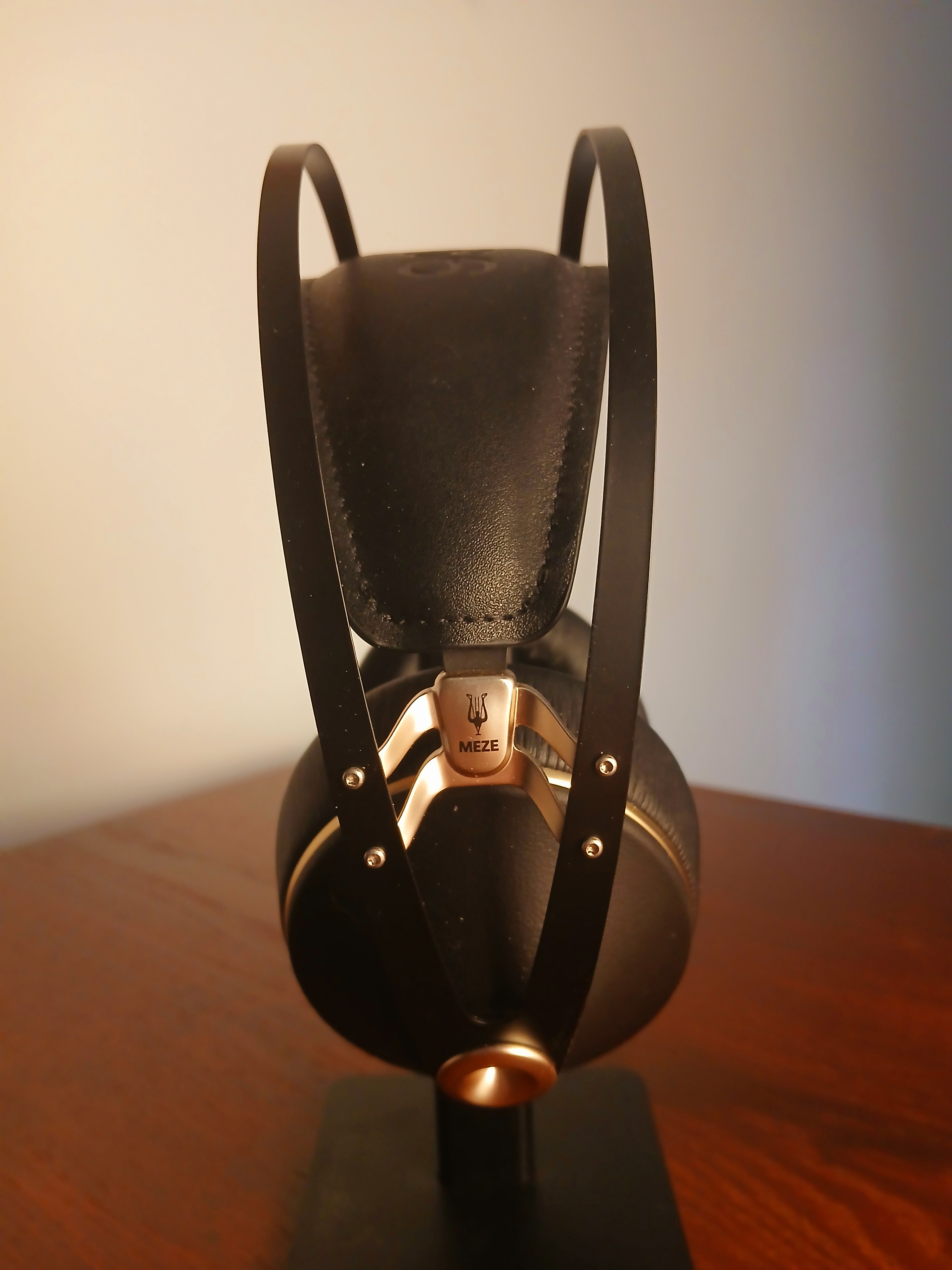 Meze 99 Neo headphones