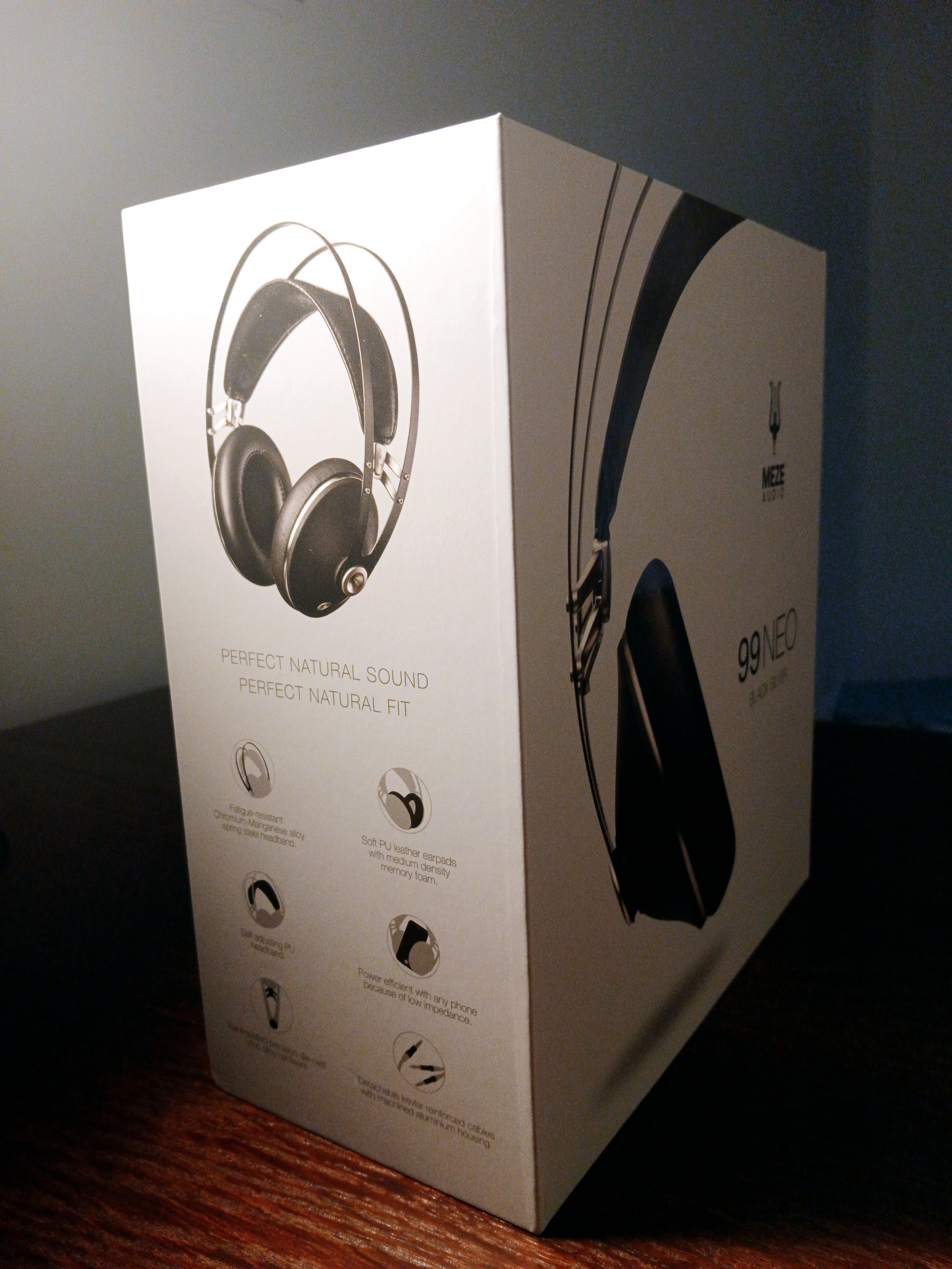 Meze 99 Neo headphones