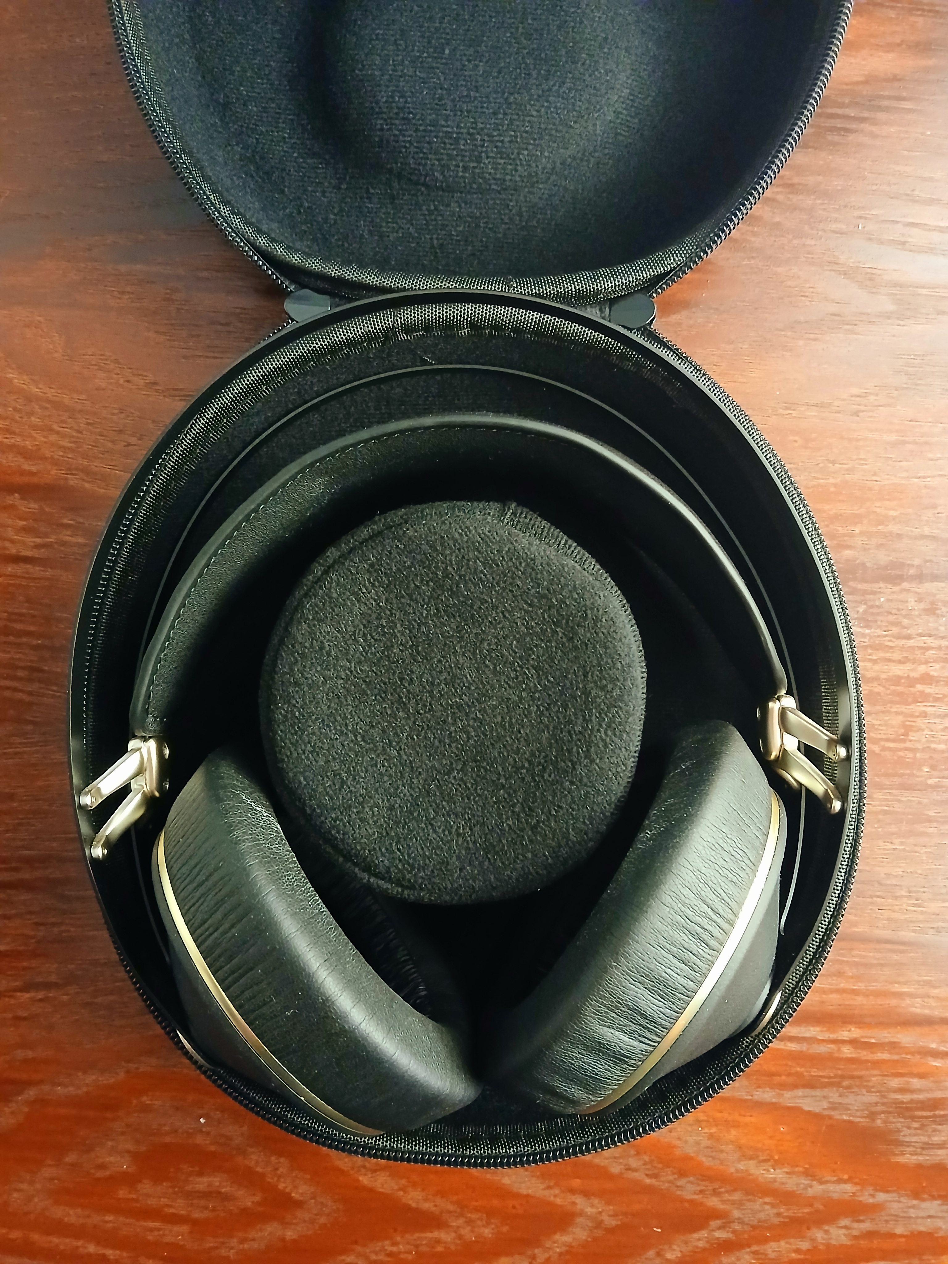 Meze 99 Neo headphones